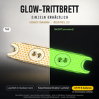 HONEY SWARM Trittbrett-Skin – Nachteffekt simuliert, +29,99 € Aufpreis im Variantenpreis enthalten. Beispiel E3; Form je nach Modellauswahl. Digitale Design-/Materialvisualisierung, keine physische Druckprobe. Scooter nicht enthalten.