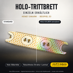 HONEY SWARM Trittbrett-Skin – Holo-Effekt simuliert, +24,99 € Aufpreis im Variantenpreis enthalten. Beispiel E3; Form je nach Modellauswahl. Digitale Design-/Materialvisualisierung, keine physische Druckprobe. Scooter nicht enthalten.