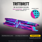 NEON HEARTBEAT Trittbrett-Skin – Standard, 20x80 cm Bogen 39,99 €, Modellzuschnitt 49,99 €. Beispiel E3; digitale Darstellung, keine physische Druckprobe; Scooter nicht enthalten.