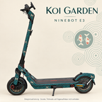 Koi Garden Skin für Ninebot E3 in Petrol und Jade mit Koi-Motiven. Designvisualisierung; Scooter, Trittmatte und Felgenaufkleber nicht enthalten.