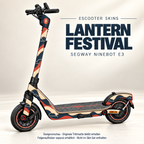 Lantern Festival am vollständigen Ninebot E3: Laternenmotiv und Wolkenbänder in Creme, Indigo und Zinnoberrot. Originaltrittmatte bleibt erhalten; Felgen separat.