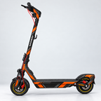 Orange Velocity – Designvisualisierung des montierten Skins am Segway Ninebot F3. Scooter nicht enthalten.