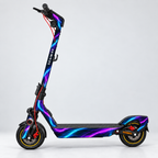 Violet Voltage – Designvisualisierung des montierten Skins am Segway Ninebot F3. Scooter nicht enthalten.