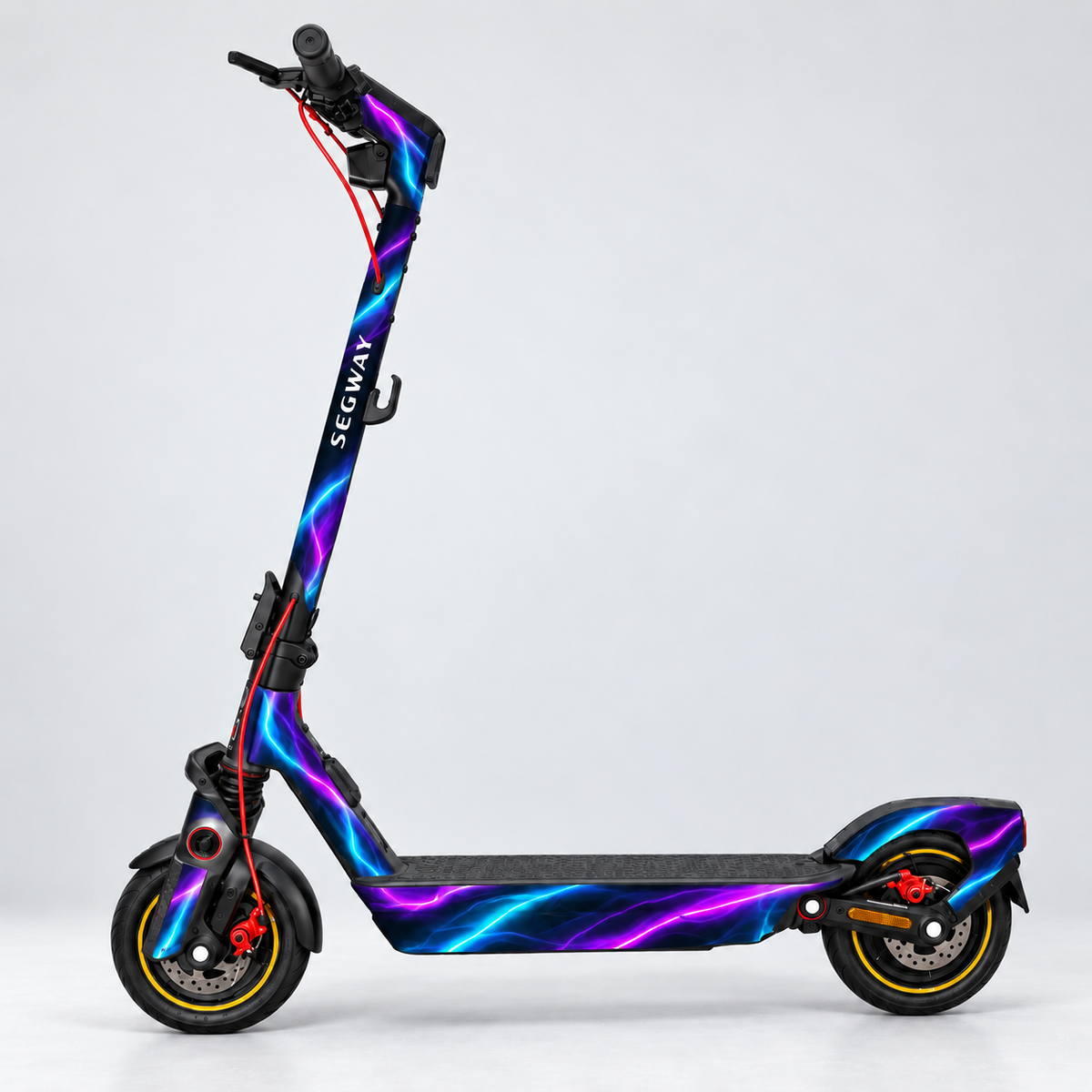 Violet Voltage – Designvisualisierung des montierten Skins am Segway Ninebot F3. Scooter nicht enthalten.