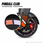PINBALL CLUB Felgenaufkleber passend zum Skin: Ring aus dem Skin-Motiv auf Beispielrad, Lupe mit Musteransicht. Nur Felgenaufkleber, Form je nach Modell.