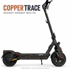 COPPER TRACE für Segway Ninebot MAX G3 – Designvisualisierung anhand echter Montagefotos mit getrennten Seitenstreifen und kupferfarbenem Leiterbahnmotiv auf den runden Abdeckungen.