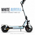 WHITE AURORA am realen Segway Ninebot MAX G3: getrennte Seitenteile, schmale Folienflächen mit schwarzen Rändern und runde Abdeckungen. Montagefoto mit digital bearbeitetem Hintergrund; Scooter und Trittmatte nicht enthalten.