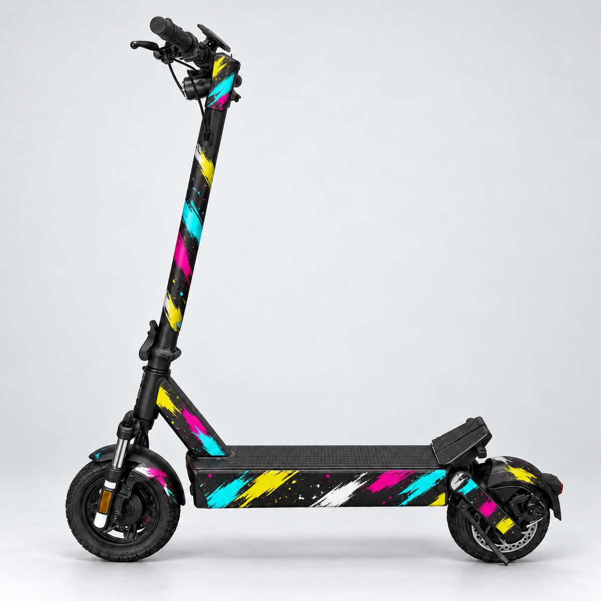 Chroma Slash – Designvisualisierung des montierten Skins am VMAX NEW VX4. Scooter nicht enthalten.