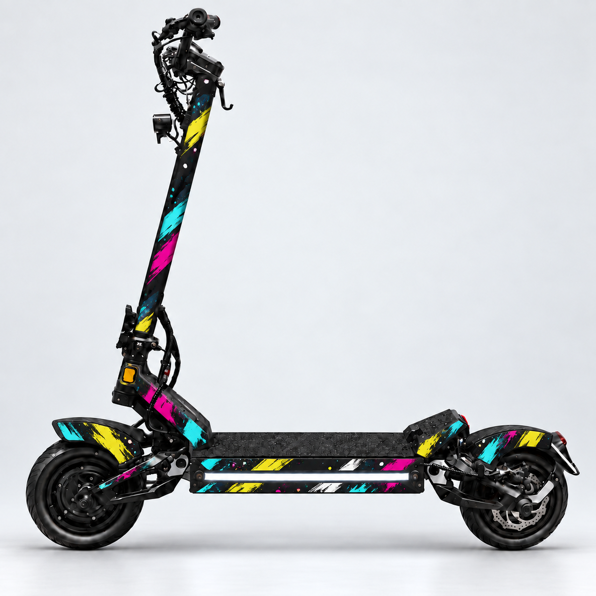 Chroma Slash – Designvisualisierung des montierten Skins am Teverun Fighter Mini. Scooter nicht enthalten.