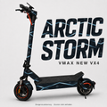 ARCTIC STORM Skin in Anthrazit und Eisblau mit Bruchlinien und Schneekristallen für VMAX NEW VX4 – digitale Designvisualisierung; Scooter, Kabelschutz und Trittmatte nicht enthalten