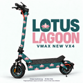 Lotus Lagoon auf VMAX NEW VX4 – rosa Lotusblüten und salbeigrüne Blätter auf Petrol. Originale schwarze Trittmatte bleibt; passende Felgen separat.