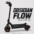 OBSIDIAN FLOW Skin für VMAX NEW VX4 – Schwarz und Graphit mit fließenden silbergrauen Bändern. Digitale Designvisualisierung; Scooter nicht enthalten.
