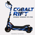COBALT RIFT Skin für Segway Ninebot ZT3 Pro in Kobaltblau und Marineblau mit hellen Zickzacklinien – digitale Designvisualisierung, Scooter nicht enthalten