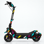 Chroma Slash – Designvisualisierung des montierten Skins am Segway Ninebot ZT3. Scooter nicht enthalten.