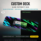 CUSTOM TRITTBRETT DECKS – Glow in the Dark (+29,99 €): Designbeispiel, Tag und Nacht im Vergleich, Nachteffekt simuliert. Keine Straßenverkehrsfreigabe.