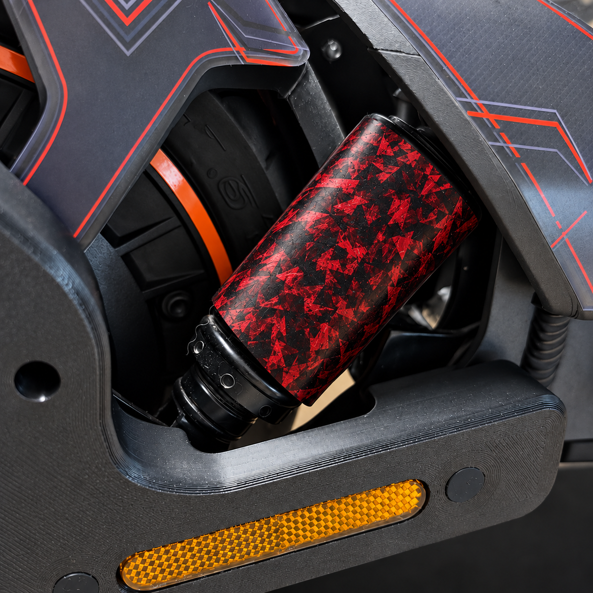 Red Forged Carbon – digitale Designvorschau am Dämpfer nach Originalfoto; nur Aufkleber enthalten