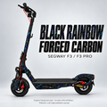 Black Rainbow Forged Carbon Skin für Segway Ninebot F3 / F3 Pro – digitale Designvorschau; Scooter, Trittbrett und Felgenaufkleber separat.