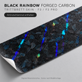 Black Rainbow Forged Carbon Trittbrettfolie mit Antirutschlaminat – digitale Materialvorschau; Kontur nach Modellvorlage.