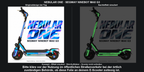 Nebular One auf MAX G3 – Originaldesign bei Tag und simulierter grüner Nachteffekt; Skin separat, Scooter nicht enthalten. Bitte kläre vor der Nutzung im öffentlichen Straßenverkehr bei der örtlich zuständigen Behörde, ob diese Folie an deinem E-Scooter zulässig ist.
