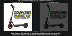 YELLOW CYBER CAMOUFLAGE · SEGWAY NINEBOT F3 – Original bei Tag und simulierter grüner Nachleuchteffekt; Effekt simuliert; Scooter nicht enthalten. Bitte kläre vor der Nutzung im öffentlichen Straßenverkehr bei der örtlich zuständigen Behörde, ob diese Folie an deinem E-Scooter zulässig ist.