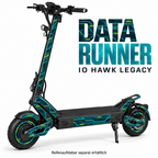IO HAWK LEGACY SKIN | DATA RUNNER – Designvisualisierung; Scooter nicht enthalten. Reifenaufkleber separat erhältlich.