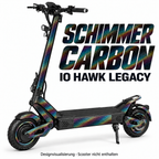 IO HAWK Legacy Skin SCHIMMER CARBON – Designvisualisierung. Reifenaufkleber separat erhältlich. Scooter nicht enthalten.