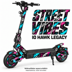 IO HAWK LEGACY SKIN | STREET VIBES – Designvisualisierung; Scooter nicht enthalten. Reifenaufkleber separat erhältlich.