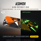 TRITTBRETT SKIN | ASIMOV – Glow in the Dark (+29,99 €): Tag und Nacht im Vergleich, Nachteffekt simuliert. Keine Straßenverkehrsfreigabe.