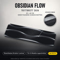 TRITTBRETT SKIN | OBSIDIAN FLOW – Trittbrett-Skin 20 × 60 cm oder passend zugeschnitten, mit rutschfestem Struktur-Laminat. Designvisualisierung.
