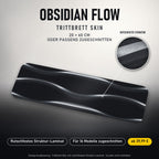TRITTBRETT SKIN | OBSIDIAN FLOW – Trittbrett-Skin 20 × 60 cm oder passend zugeschnitten, mit rutschfestem Struktur-Laminat. Designvisualisierung.